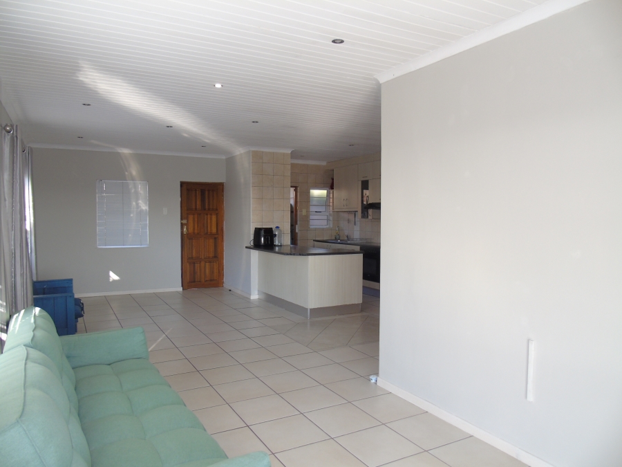 To Let 3 Bedroom Property for Rent in Beacon Bay Eastern Cape